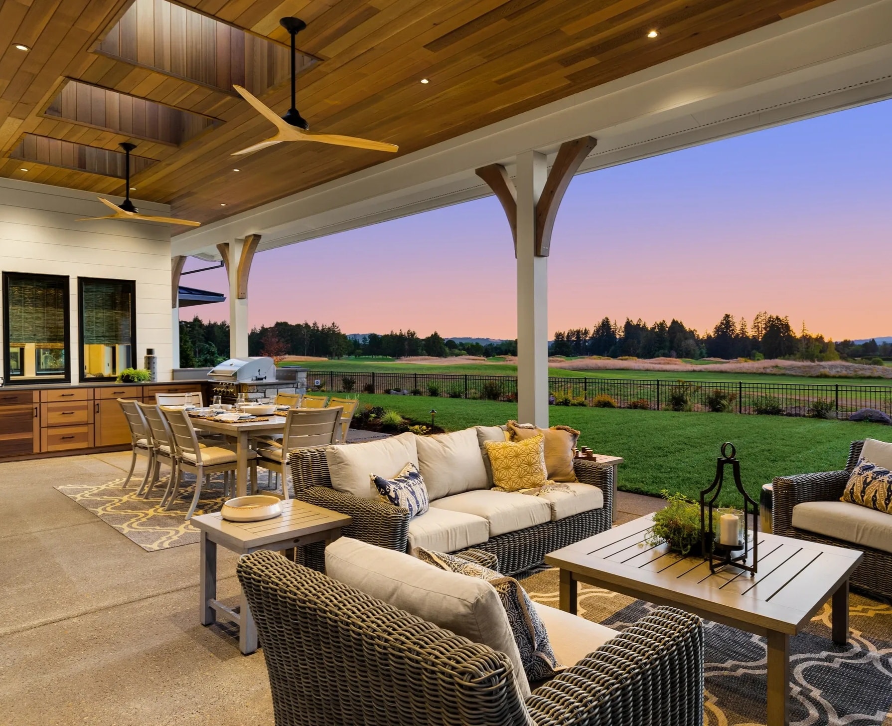 Outdoor Kitchen & Bar